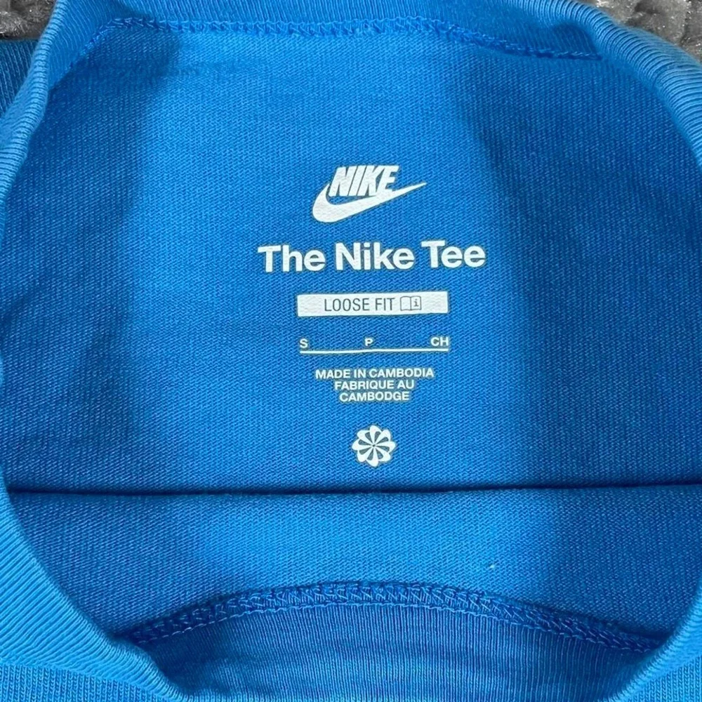 Blue Nike T‎ Shirt with Embroidered Nike Swoosh, Loose Fit